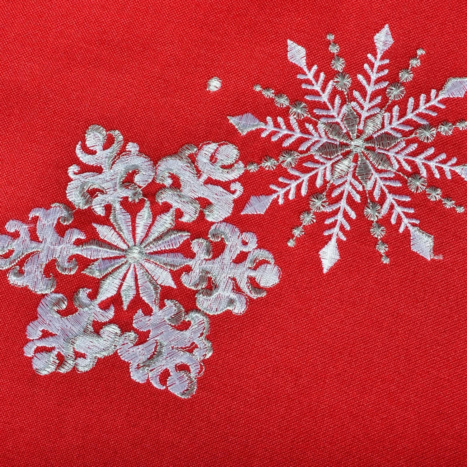 Fabric Christmas Tablecloths Table Covers / Napkins 5 Fabric Christmas Tablecloths Table Covers / Napkins - Image 3