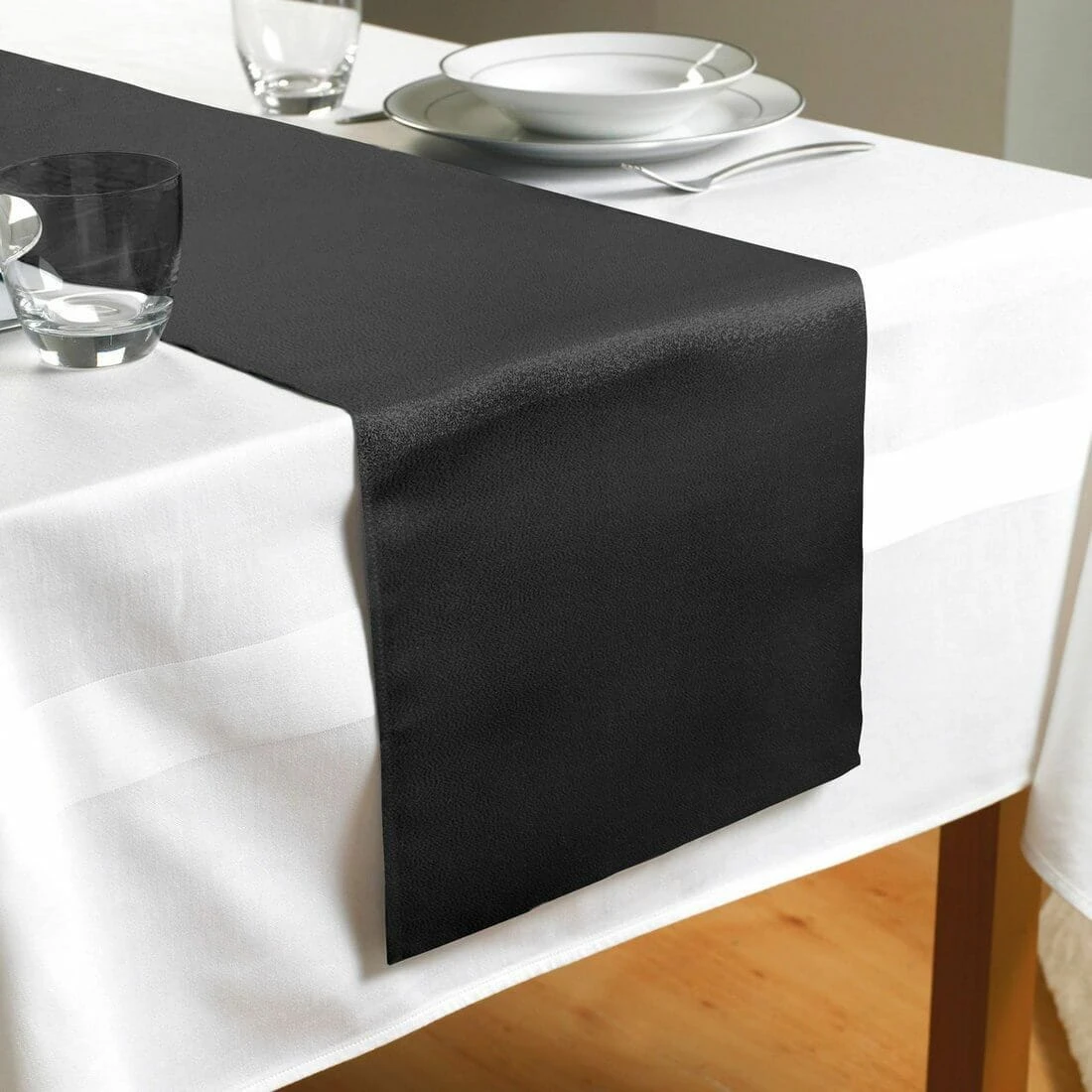 Christmas Sparkly Table Runner Black Gold 180cm X 35cm 4 Christmas Sparkly Table Runner Black Gold 180cm X 35cm - Image 2