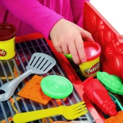 Play-Doh Kitchen Creations Big Grillin Playset 40 Piece BBQ Toy -Halloween Supply Store GRAE8742 6398 EL00 6 opt