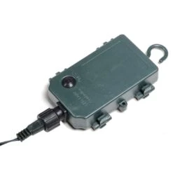 LED Snow Frosted Christmas Wreath With Berries & Pine Cones -Halloween Supply Store xs2885 1600 3 96458.1496891525.1100.1100